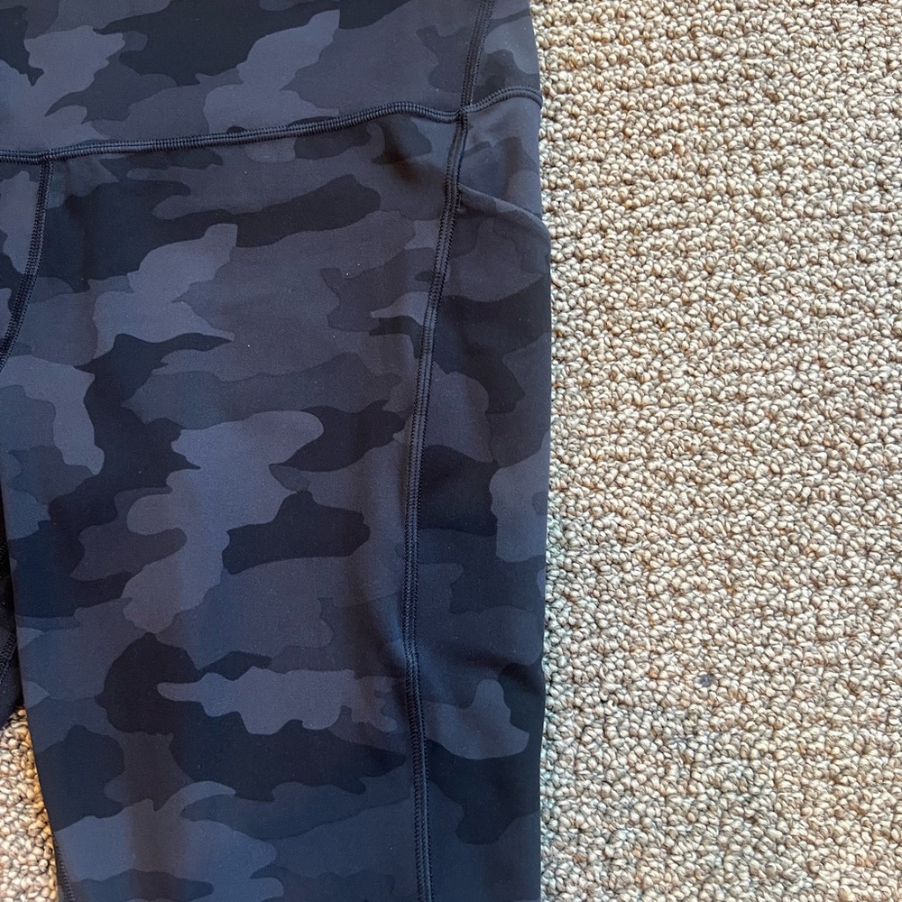 Lululemon Align 25” HR Black Camo Deep Coal Multi with Pockets Leggings Size 14 - Picture 4 of 5